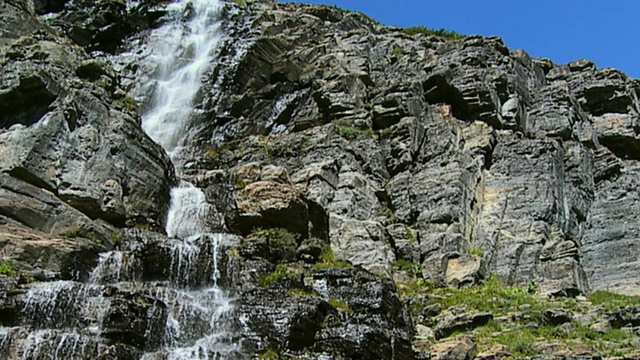 岩层和瀑布，冰川国家公园，蒙大拿，美国视频素材