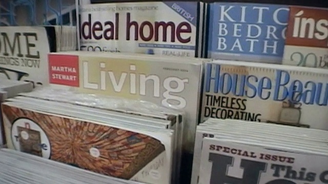 在书架上的室内设计杂志/纽约市视频素材
