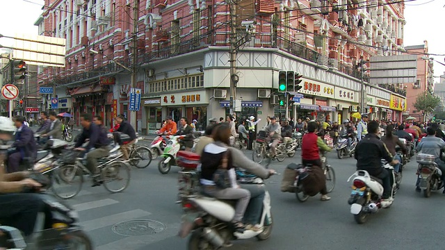 中国上海的城市交通视频素材