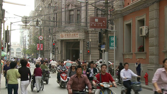 中国上海市中心的交通状况视频素材