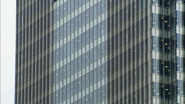 办公大楼/伦敦的宽镜头窗户和细节视频素材