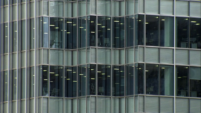 办公大楼/伦敦的宽镜头窗户和细节视频下载
