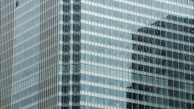 现代办公大楼/倾斜办公大楼/伦敦视频素材