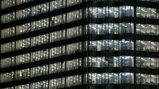 伦敦办公大楼的宽镜头窗户视频下载