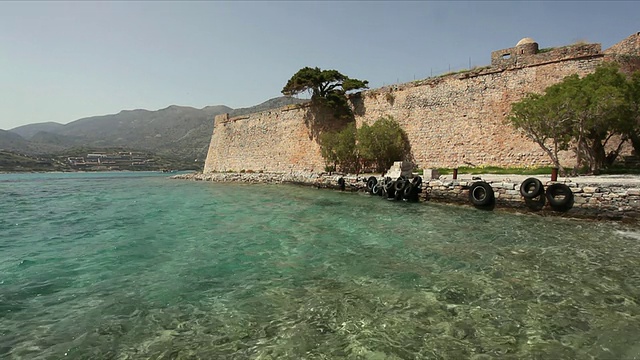 希腊史宾纳隆加岛/克里特岛上的威尼斯海岸防御工事视频下载