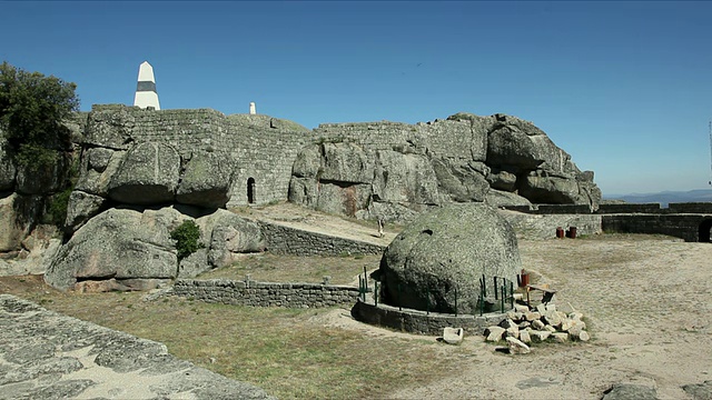 葡萄牙，孟山都城堡/布兰科城堡的WS废墟视频素材