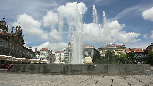 葡萄牙布拉加共和国广场的WS喷泉(Praca de Republica)视频下载