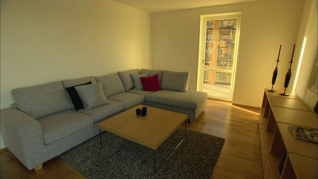 瑞典Vaxjo全新木质公寓的WS客厅视频下载