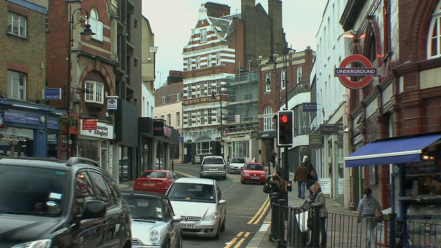 英国汉普斯特德/伦敦的道路交通。视频素材