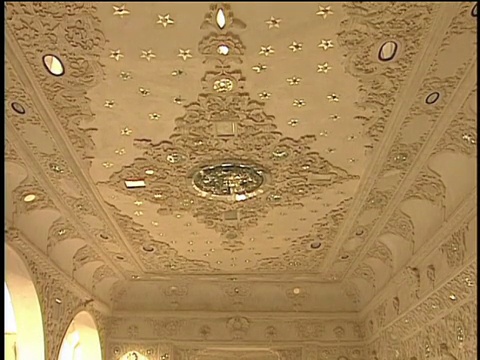 2000年2月1日MS ZO TU Tabatabai博物馆内部装饰华丽的天花板/伊朗卡尚视频下载