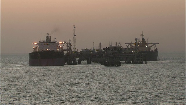 伊朗/阿拉伯联合酋长国石油平台WS油轮视频下载