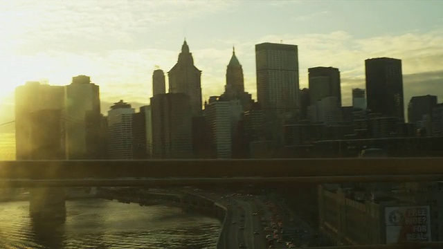 WS POV T/L从曼哈顿桥/纽约，美国纽约下曼哈顿的视图视频下载
