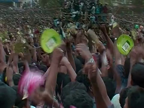 印度喀拉拉邦Thrissur Pooram大象节上人山人海视频下载