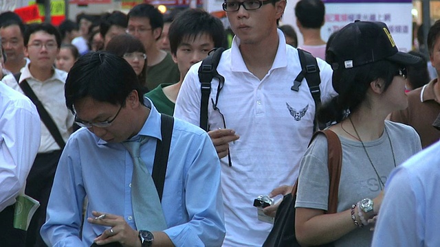 拥挤的人行道/中国香港视频下载