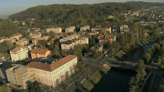 卢布尔雅那与卢布尔雅那河/斯洛文尼亚的鸟瞰图视频素材