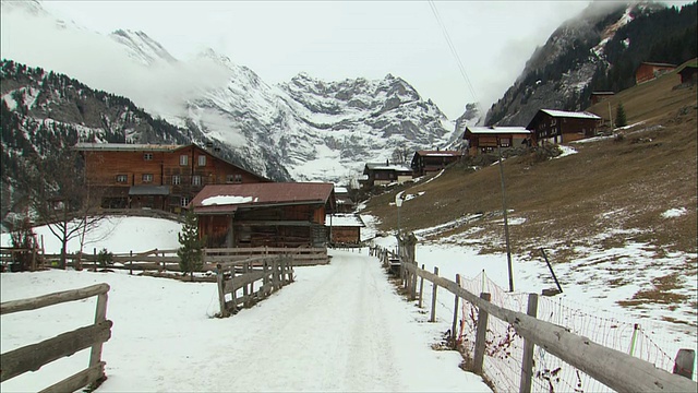 WS PAN冬天的雪山村庄/ Gimmelwald, Berner Oberland，瑞士视频素材