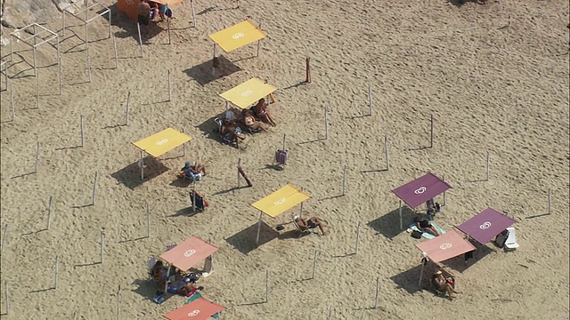 航空WS度假者在Costa de Caparica海滩/ Caparica, Setubal，葡萄牙视频下载