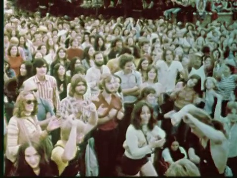 1976年WS HA人群跳舞和鼓掌/费城，宾夕法尼亚州，美国视频下载