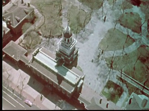 1976航拍WS独立大厅/费城，宾夕法尼亚州，美国视频下载