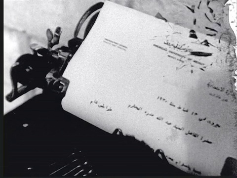 1925年，B/W蒙太奇手在机械打字机上用阿拉伯语打字/黎巴嫩贝鲁特视频素材