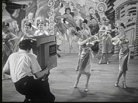 1945黑白蒙太奇35mm投影房，弧光灯，原始膜链。舞蹈在哥伦比亚广播公司演播室/纽约市，美国/音频视频下载