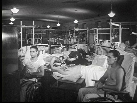 1945 B/W蒙太奇大医院病房，伤员看小电视/美国/音频视频下载