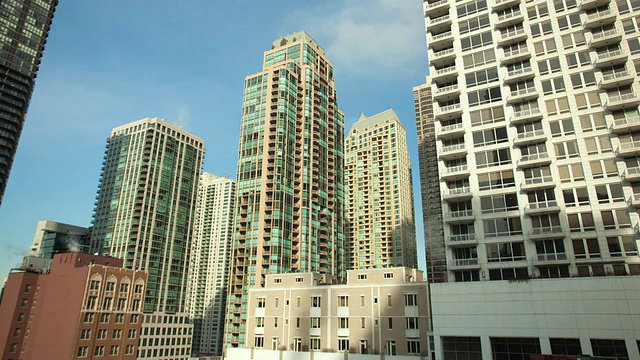 T/L WS LA高层公寓和办公楼，白天到晚上/芝加哥，伊利诺伊州，美国视频下载