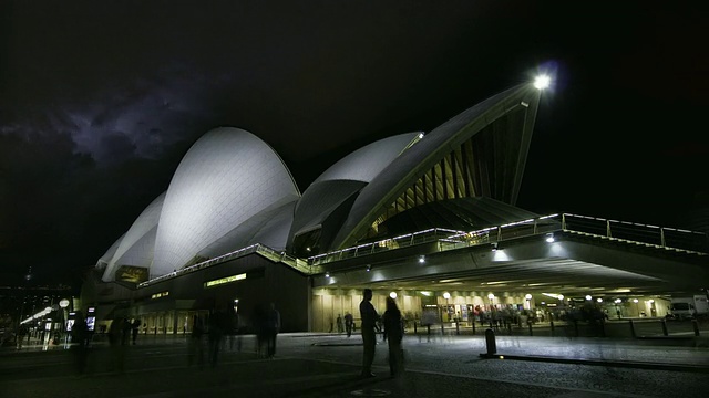 T/L MS ZO WS悉尼歌剧院夜间闪电背景/澳大利亚新南威尔士悉尼视频素材