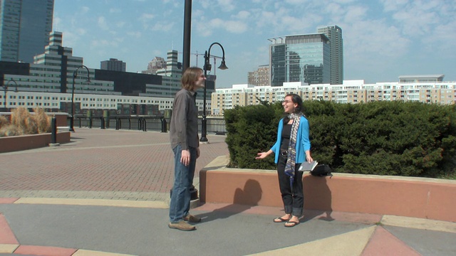 WS男女握手/泽西城，新泽西州，美国视频素材