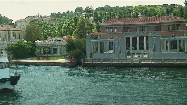 伊斯坦布尔河上的船只/土耳其伊斯坦布尔视频下载