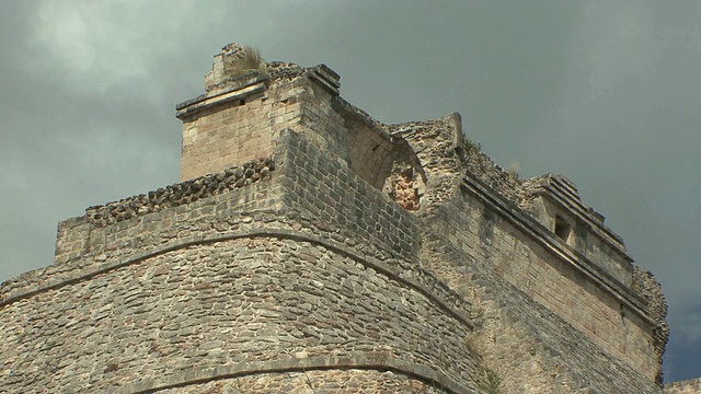 MS ZO LA addivino(魔术师金字塔)前哥伦布废墟城市玛雅文明/ Uxmal，尤卡坦，墨西哥视频素材