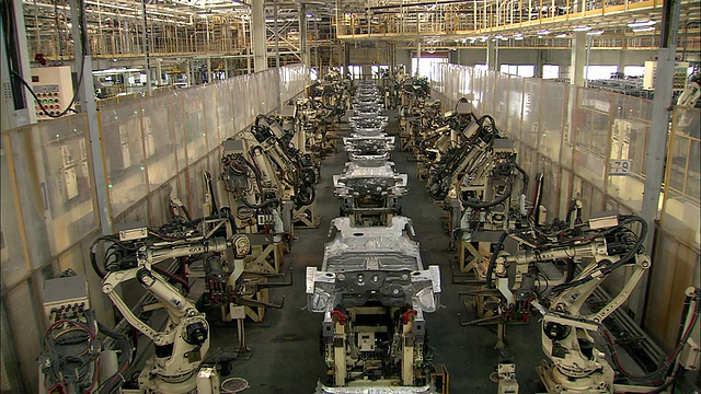 WS机器人在北京现代工厂装配线组装汽车/北京，中国视频下载