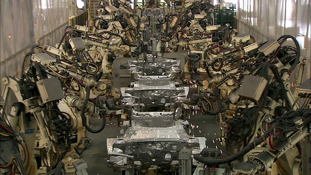 WS机器人在北京现代工厂装配线组装汽车/北京，中国视频下载