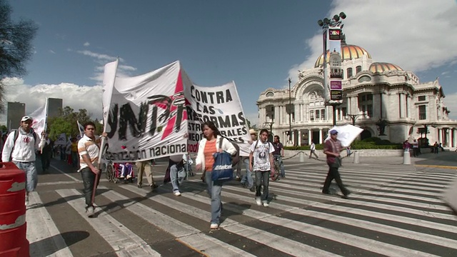 WS公众示威在美术宫殿前/墨西哥城，墨西哥视频素材