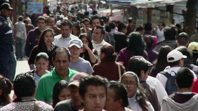 墨西哥埃杰市中心/墨西哥城的人群视频素材