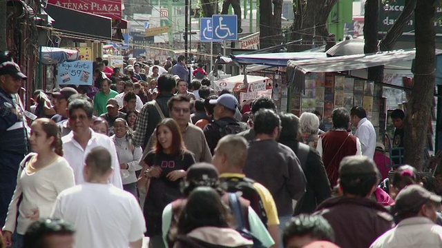 墨西哥埃杰市中心/墨西哥城的人群视频素材