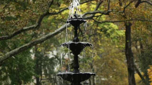美国纽约市曼哈顿麦迪逊广场公园的TU女士喷泉视频下载