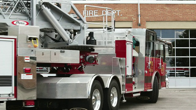 消防车到达消防站，Pleasant Grove，犹他州，美国视频素材