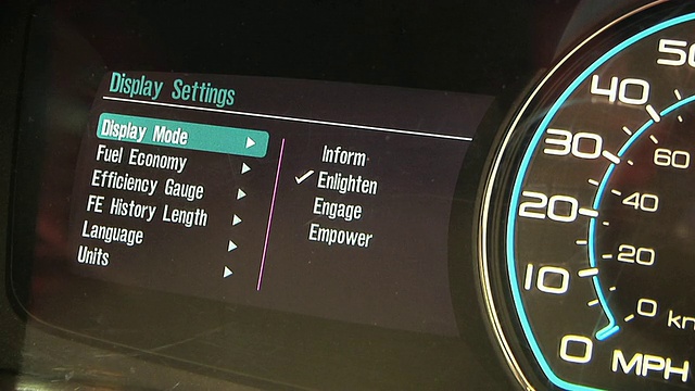 2010年底特律车展上，美国密歇根州底特律市，福特Fusion混合动力汽车的内饰面板视频下载