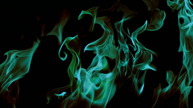 SLO MO MS Studio拍摄的黑色背景下的彩色火焰视频下载