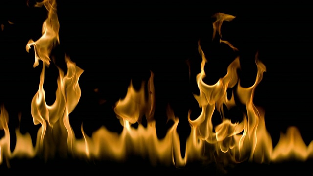 SLO MO MS Studio在黑色背景下拍摄橙色火焰视频下载