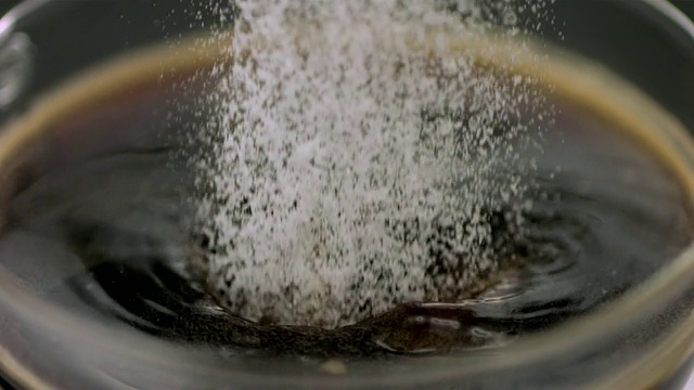 糖掉进咖啡里视频下载