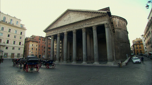 WS万神殿和马车在前景/罗马，意大利视频下载