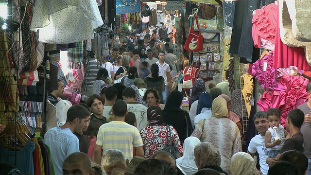 以色列耶路撒冷拥挤的街头市场视频下载