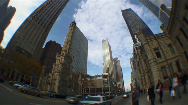 WS街道交通视图/芝加哥，伊利诺伊州，美国视频下载