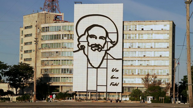 古巴哈瓦那革命广场(Plaza de la Revolucion) WS Building with Camilo Cienfuegos视频下载