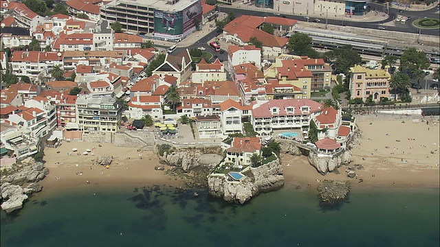航空WS城市景观与豪华酒店和度假村/卡斯凯斯，里斯本，葡萄牙视频下载