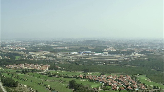 空中WS接近Estoril一级方程式赛道/ Pena，塞图巴尔，葡萄牙视频下载