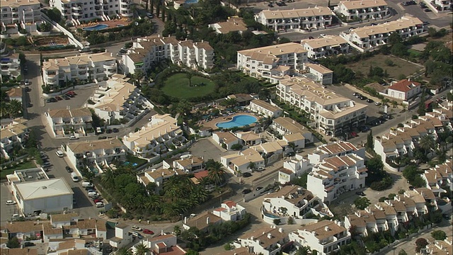航空WS城市景观与豪华酒店和度假村/普拉亚达卢茨，葡萄牙法罗视频素材