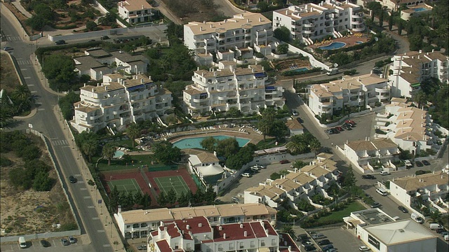 航空WS城市景观与豪华酒店和度假村/普拉亚达卢茨，葡萄牙法罗视频素材